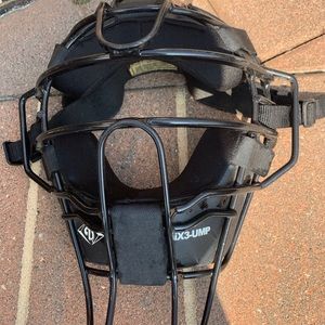 Gently Umpire mask and cleats